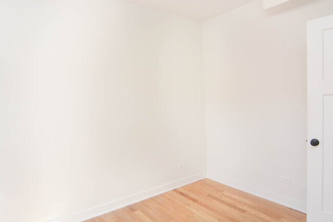 Building Photo - 2210 W Eastwood Ave