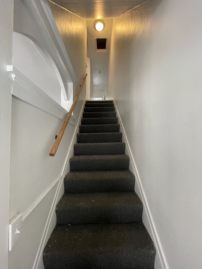 Building Photo - Cozy 3-Bedroom in Greensburg – Walk to Shopping & Dining!