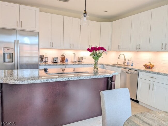 Building Photo - 2878 Valencia Way