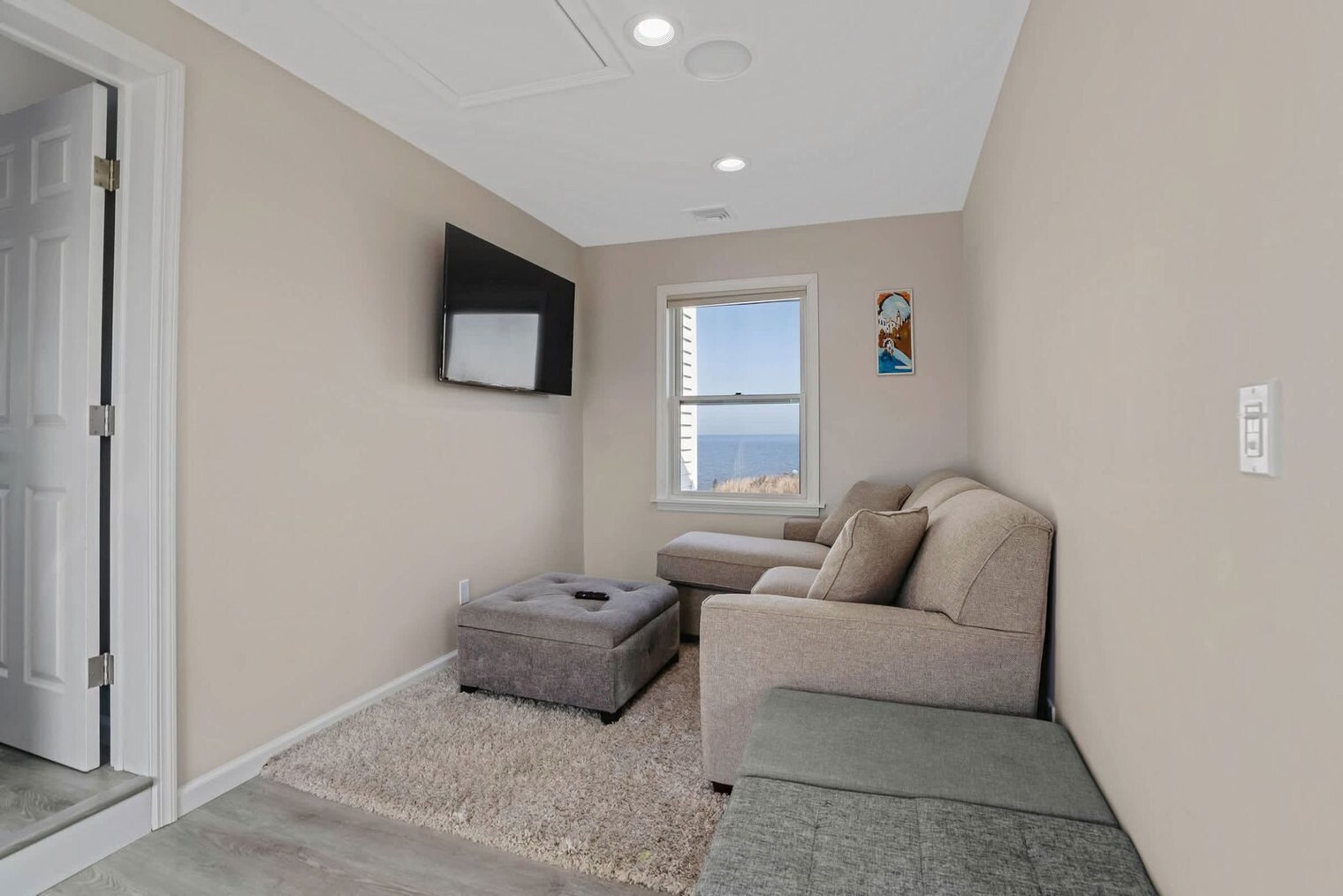 Building Photo - 76 Creek Rd