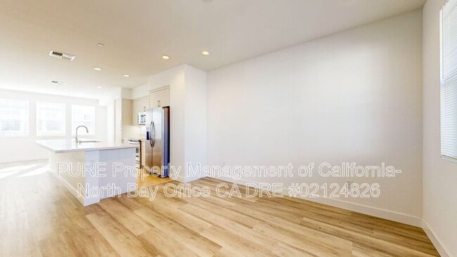 Building Photo - 221 Gambrel Cir