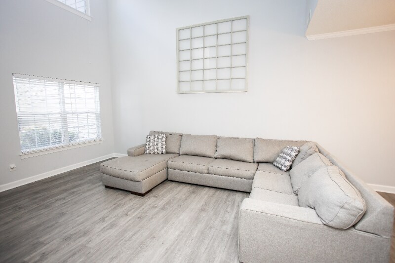 Building Photo - 2204 Savona Quay