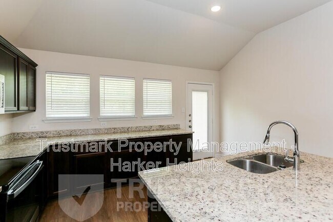 Building Photo - 3050 Dade Loop