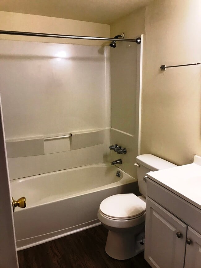 Building Photo - 406 Old Central Rd