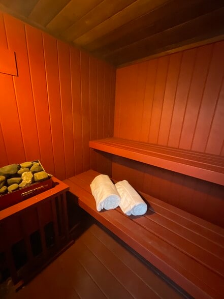 Sauna - 4158 Tamiami Trl
