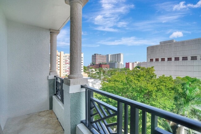 Building Photo - 600 S Dixie Hwy