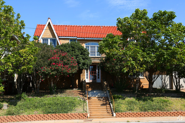 Primary Photo - Altamere Apartments