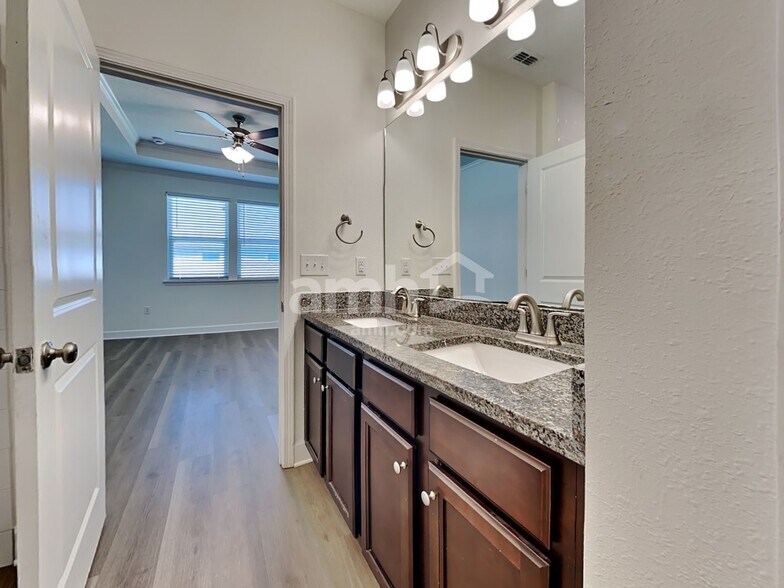 Building Photo - 1291 Tan Tara Trl