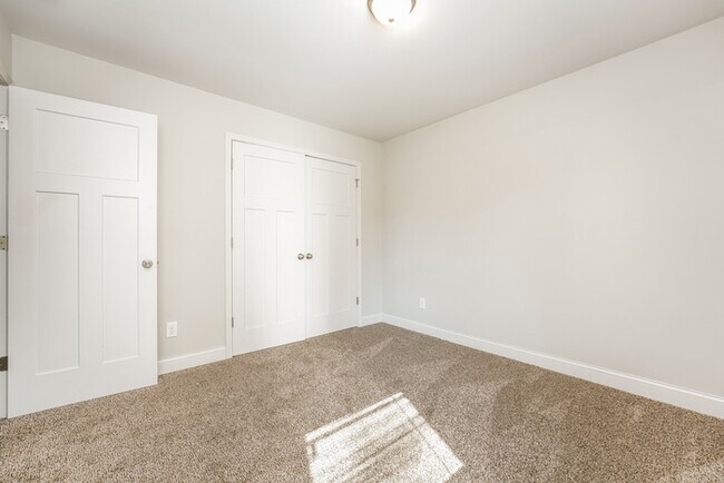 Building Photo - 905 Justice Dr