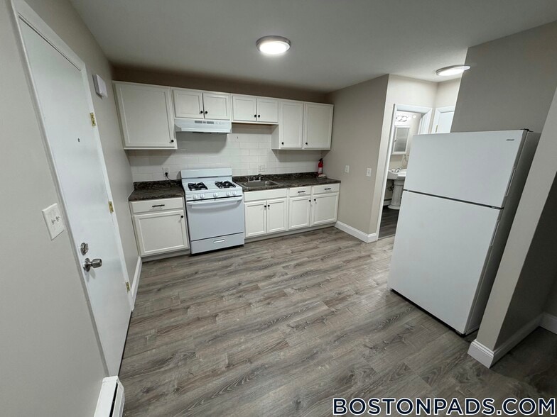 Building Photo - 18 Waugh St