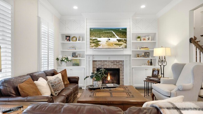 Building Photo - Enviable 4 bedroom and 3.5 bath home with 3 car garage available in North Commons