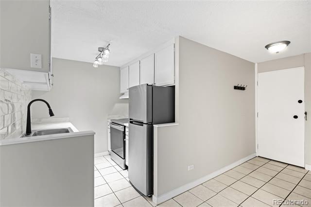Building Photo - 799 Dahlia St