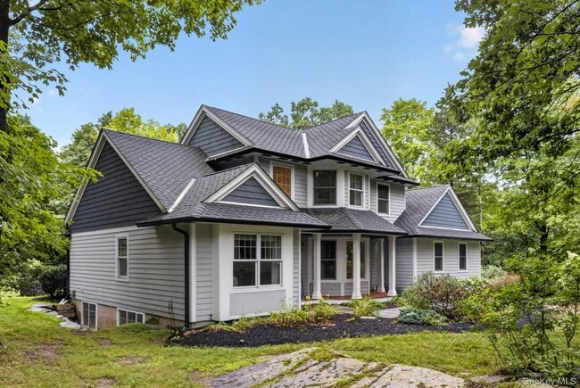 Building Photo - 11 Sky View Ct