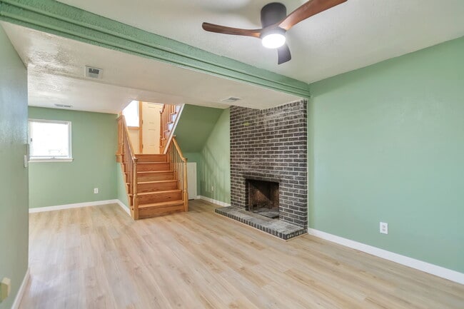 Building Photo - 1107 E 15th Ave