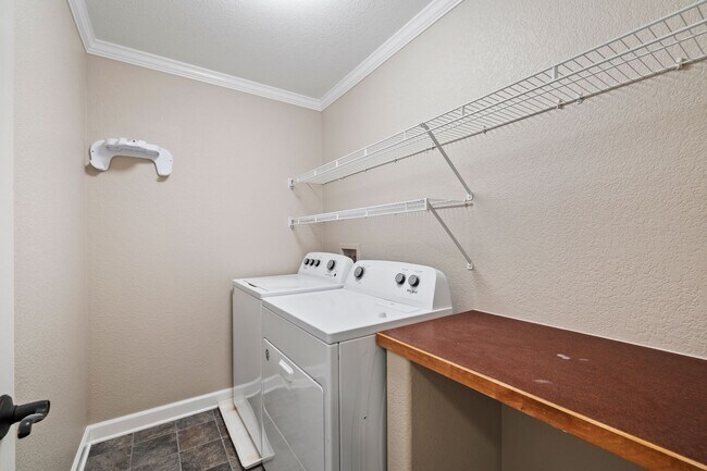 Building Photo - 2603 Thoreau Dr