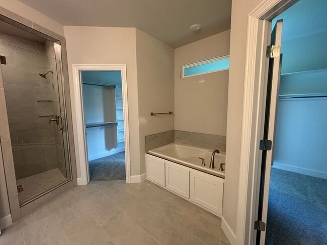 Building Photo - Brand New House!! Great Location!!