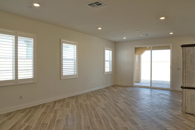 Building Photo - 73528 Cierra St
