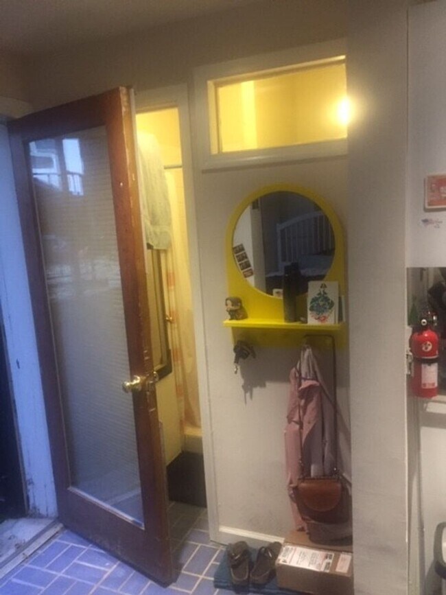 Building Photo - 1012 - Dunne