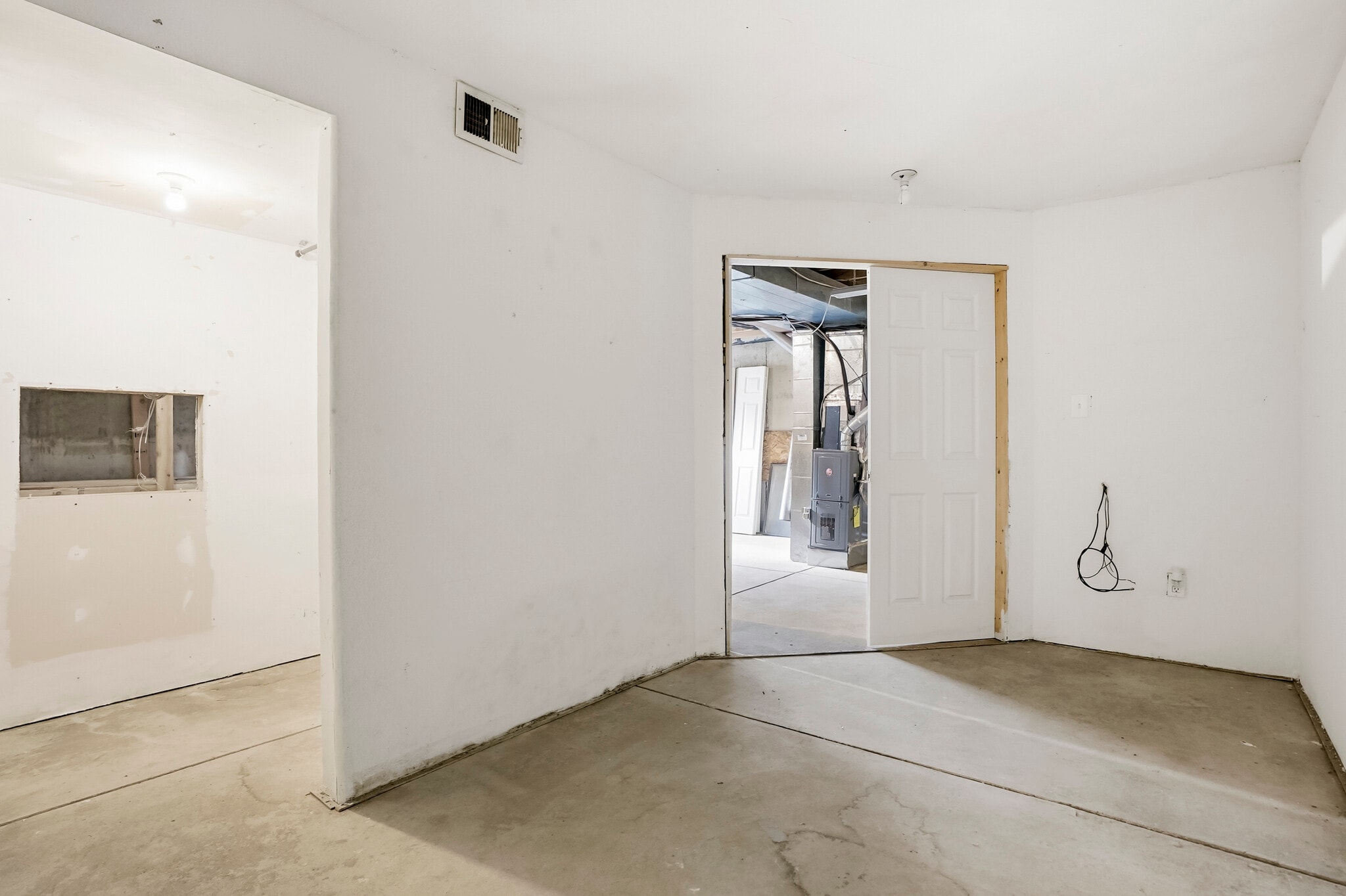 Basement - 256 W Jefferson Ave