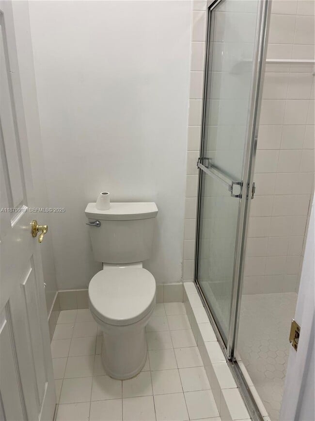 Building Photo - 2904 NW 33Rd Terrace