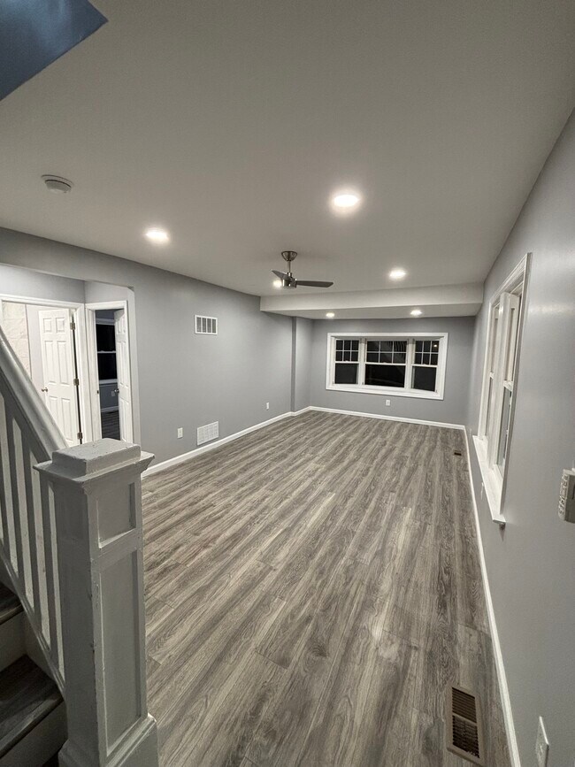 Building Photo - 2410 Cedar Ave