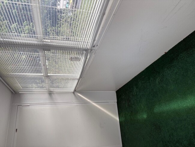 Building Photo - 241 Sheffield J