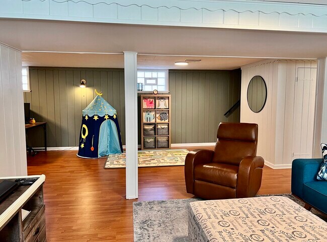 Building Photo - 940 N Oak Park Ave