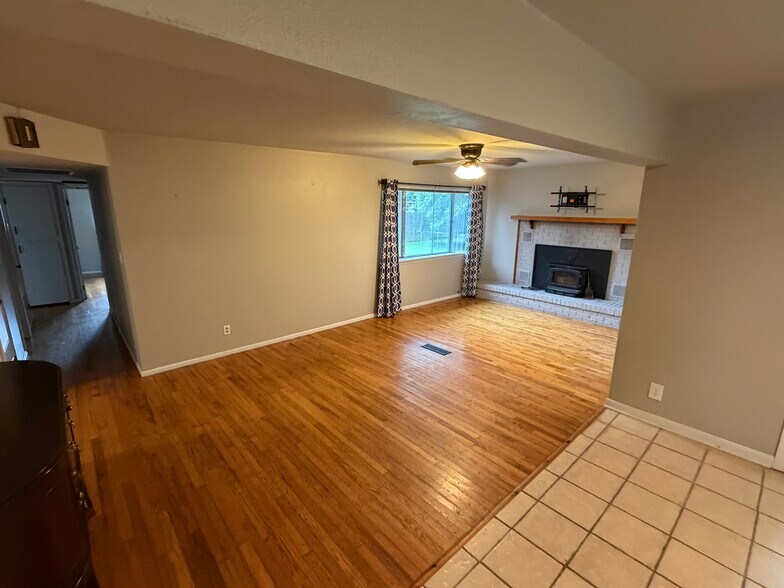 Building Photo - 2332 N Gooseberry Ln