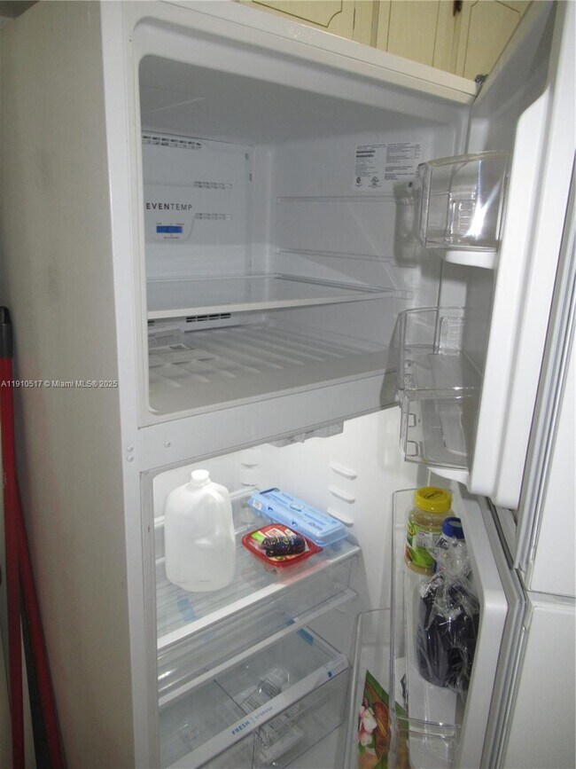 Building Photo - 581 Blue Heron Dr