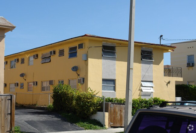 Building Photo - 1419 SW 5th St