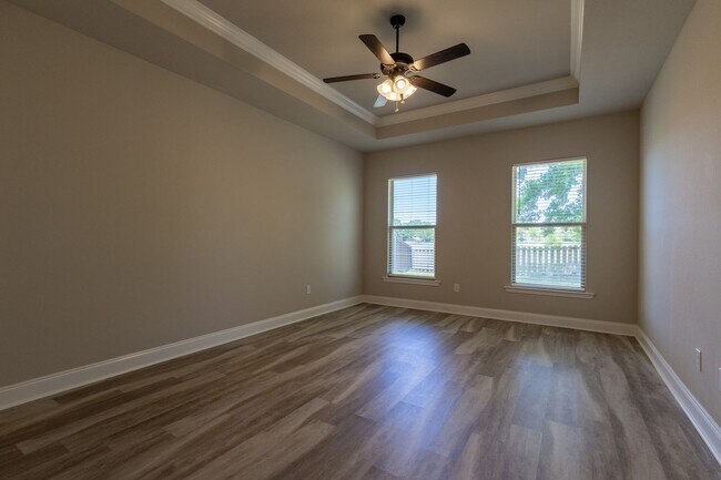 Building Photo - 3 Bedrooms / 2 Bathrooms in Silverhill! Mid-August