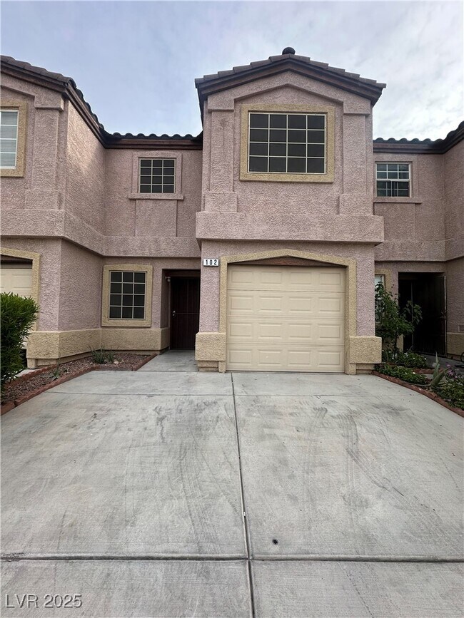 Building Photo - 1956 Vista Malaga St