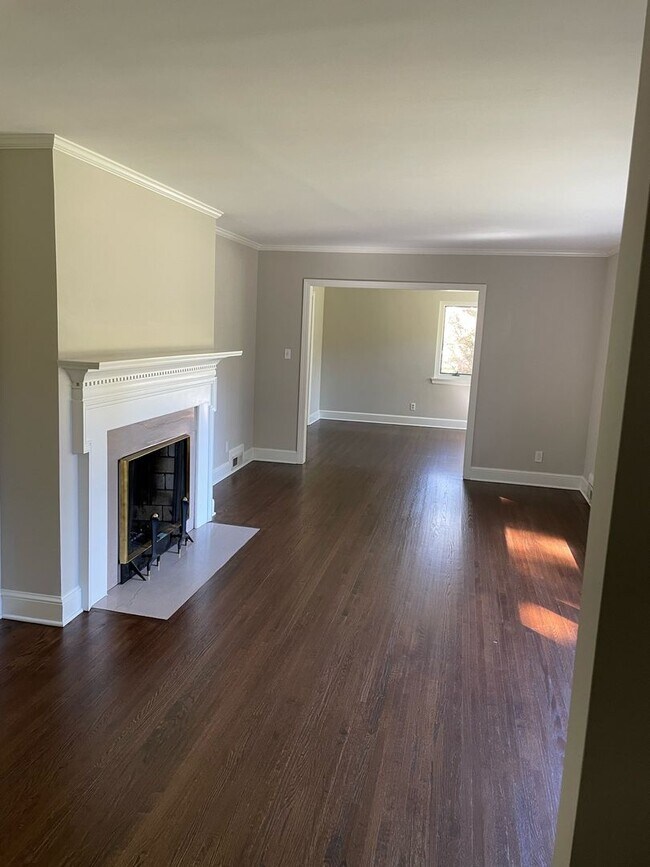 Lovely property in Cotswold 209 N Canterbury Rd Charlotte NC 28211