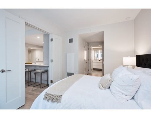 Building Photo - 135 Seaport Blvd