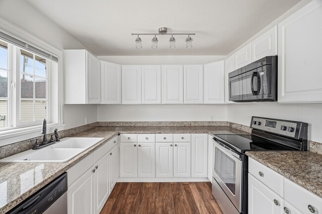 Building Photo - 3917 E Fairview Ave