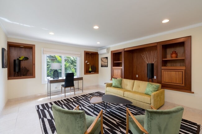 Building Photo - Portlock Paradise