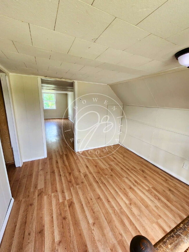 Building Photo - Adorable Updated 3 Bedroom Bungalow Near Downtown & Tony Packo's!