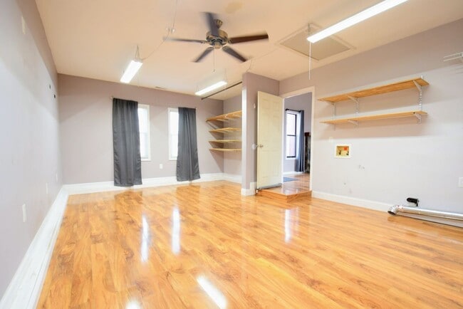 Building Photo - McArthur Place