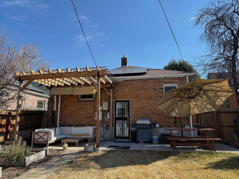 Building Photo - 3423 St Paul St