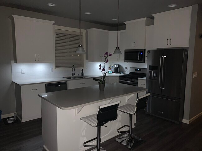 Building Photo - Pierre