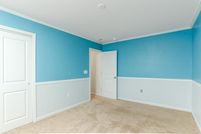 Building Photo - 5700 Redgum Dr