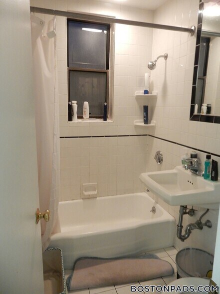 Building Photo - 45 Westland Ave