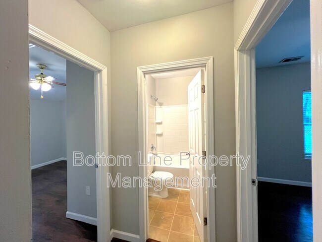 Building Photo - 2633 Kenhill Dr