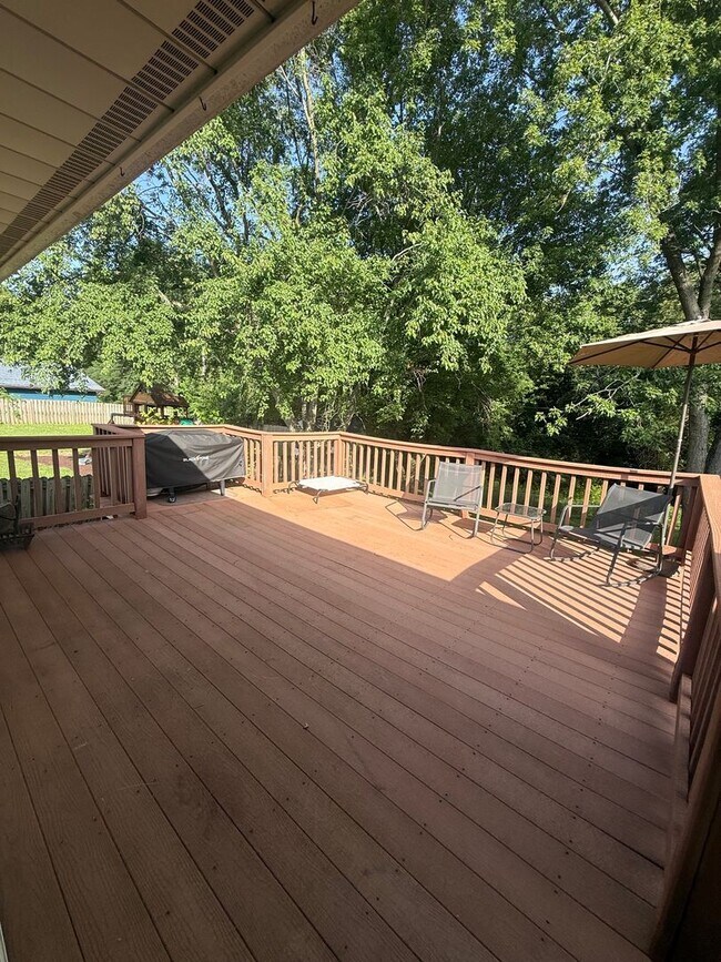 Building Photo - 112 Cottonwood Dr
