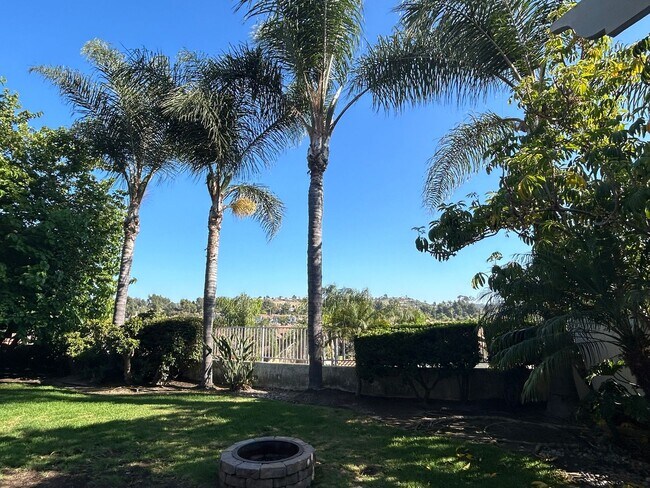 Building Photo - Vibrant 4 Bed/3 Bath Home in Oceanside