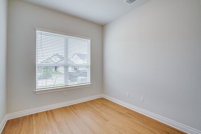 Building Photo - 4817 Seadrift Dr