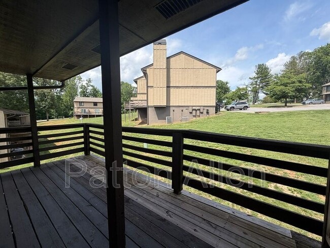 Building Photo - 28 Dawnwood Cir