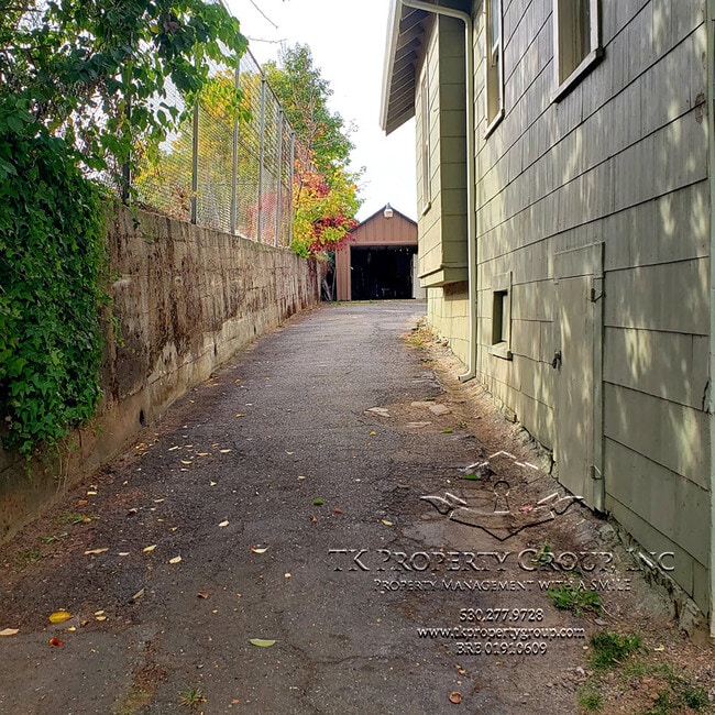 Building Photo - 322 Buena Vista St