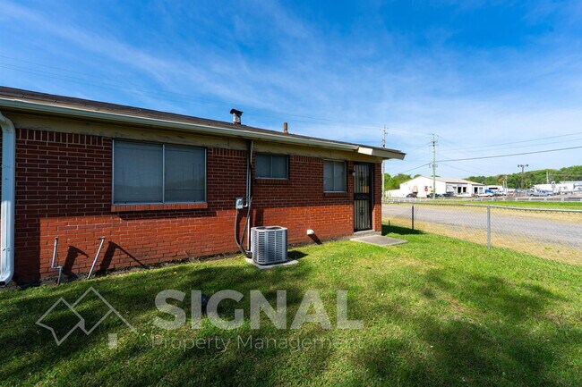 Building Photo - 1174 16th Ave Thomas