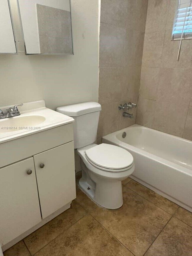 Building Photo - 5701 SW 27th St